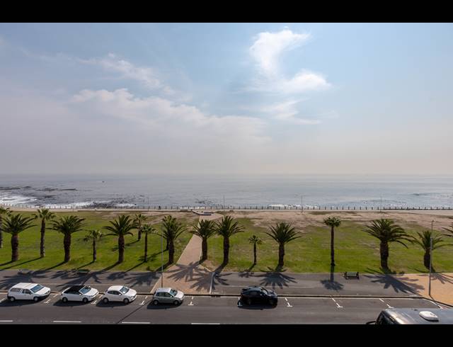 2 BEDROOM APARTMENT TO LET IN MOUILLE POINT
